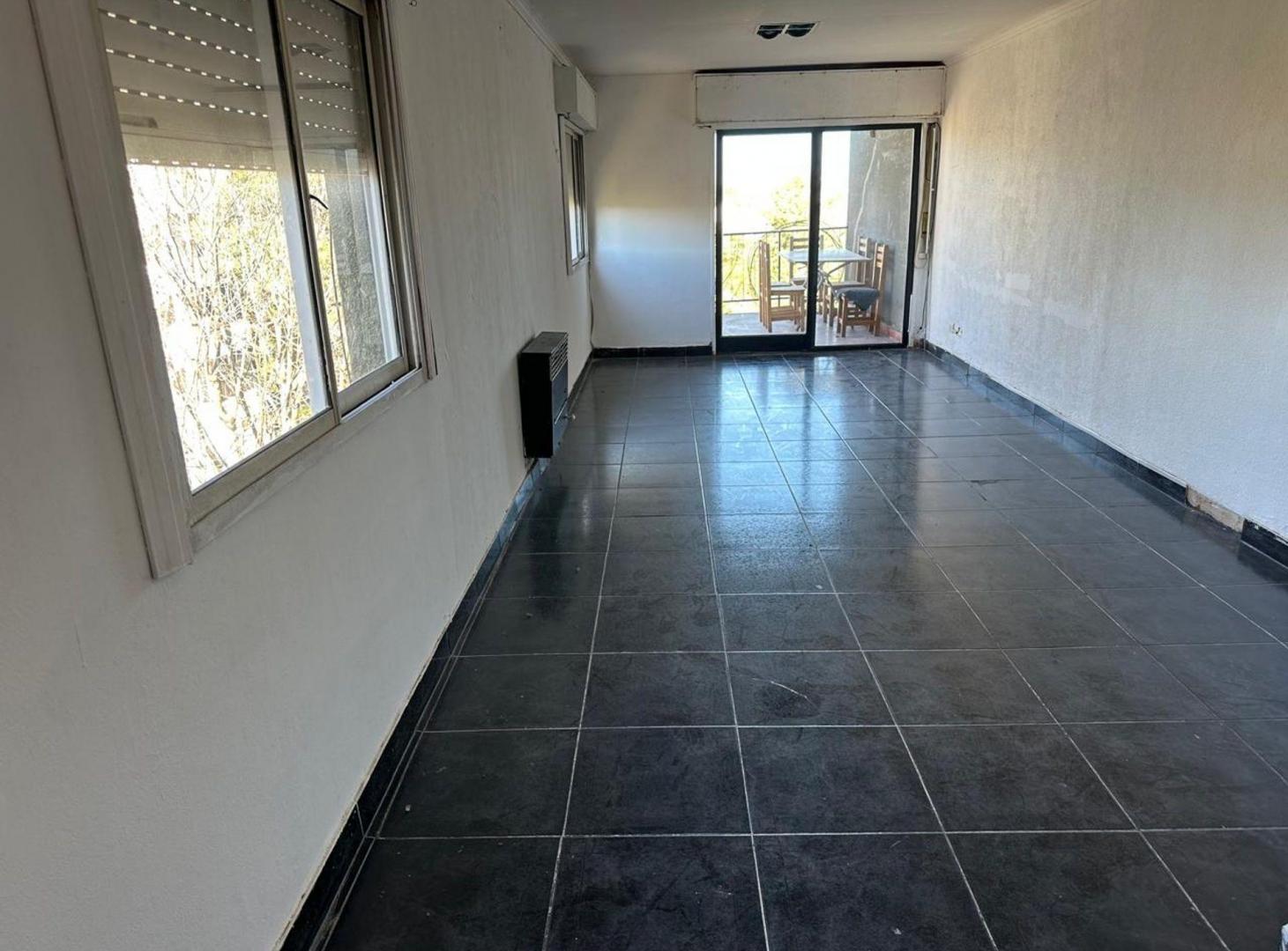 Foto de Departamento 4 dormitorios venta en Villa Elvira, imagen 3