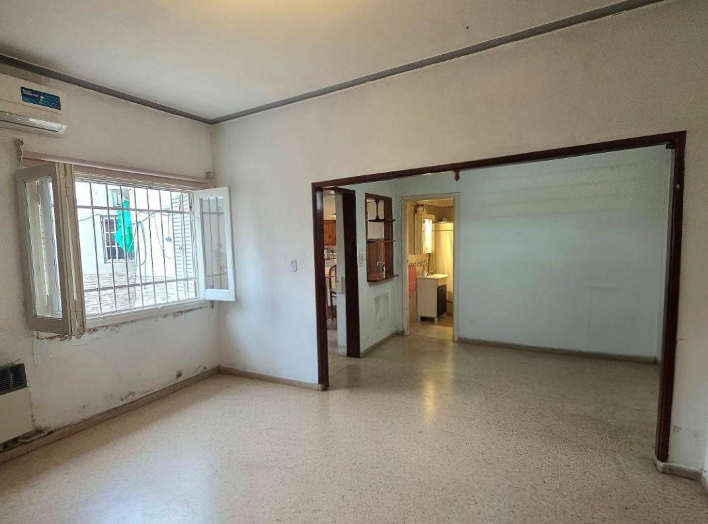 Foto de CASA 1 DORMTORIO VENTA EN LA PLATA GARAGE Y PATIO, imagen 4
