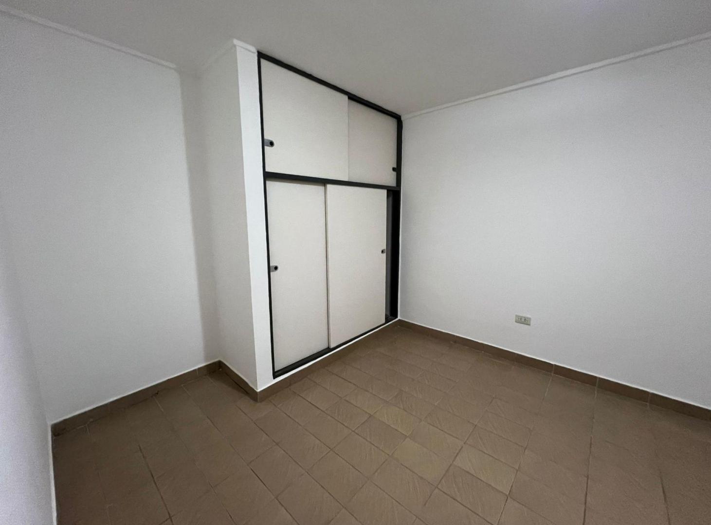 Foto de PH 1 dormitorio en venta en La Plata con patio, imagen 5