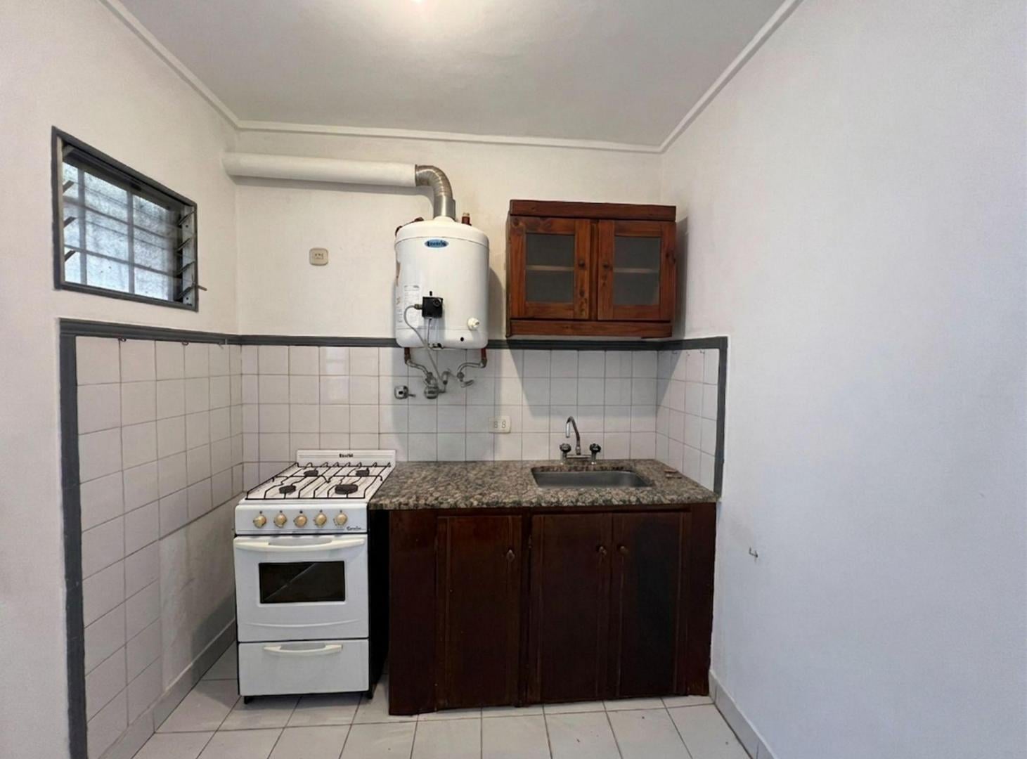 Foto de PH 1 dormitorio en venta en La Plata con patio, imagen 3