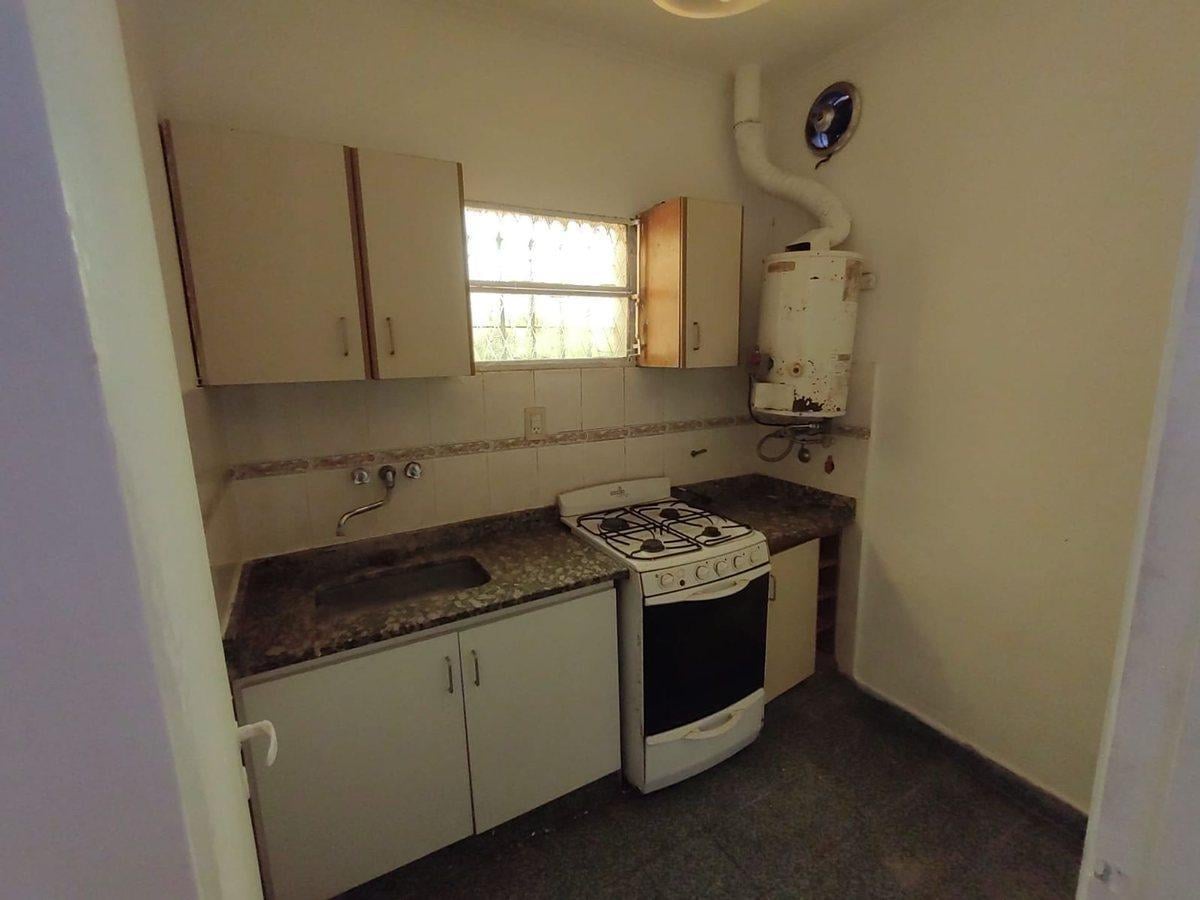 Foto de Casa 1 dormitorio en venta en Los Hornos con dpto, imagen 2