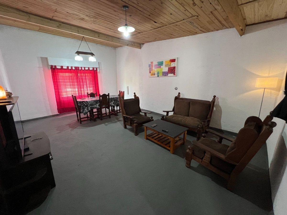 Foto de Casa 2 dormitorios Venta Los Hornos Jardín Cochera, imagen 3