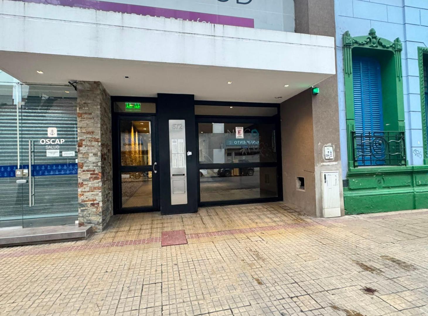 Foto de COCHERA EN VENTA EN CALLE 12 BAJAS EXPENSAS, imagen 2