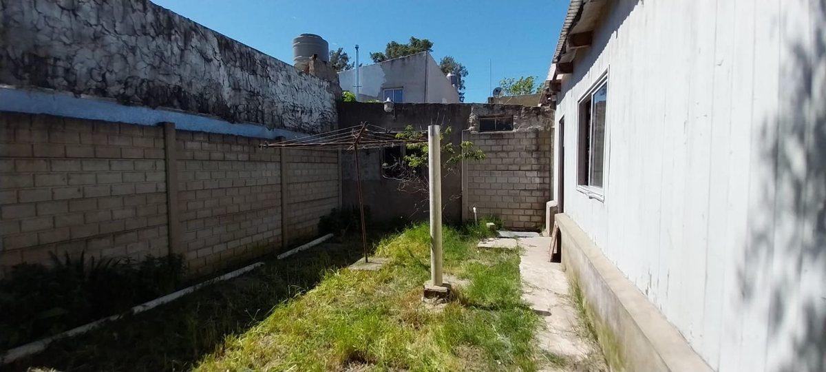 Foto de Alquiler casa 2 dormitorios Villa Elvira, cochera., imagen 2
