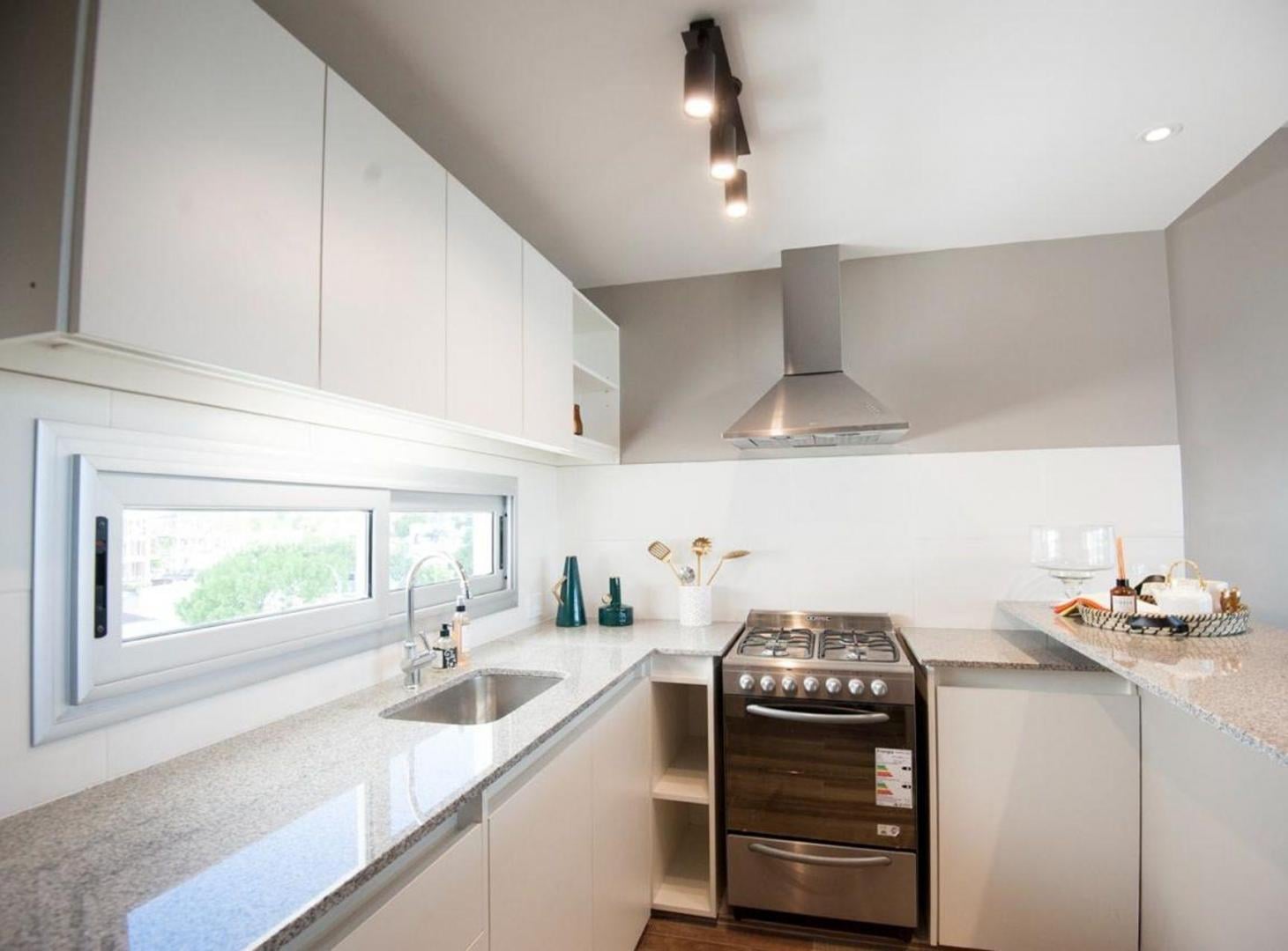 Foto de MONOAMBIENTE EN VENTA PLAZA GUEMES EN POZO, imagen 1
