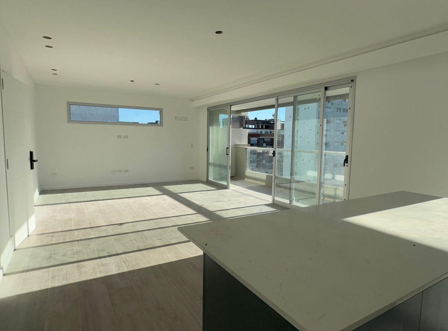 Foto de PISO DE CATEGORIA EN VENTA 2 DORMITORIOS Y COCHERA, imagen 1