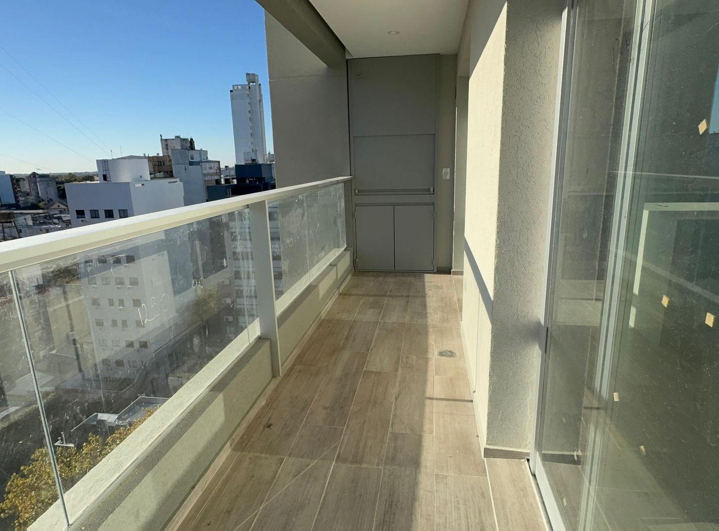 Foto de PISO DE CATEGORIA EN VENTA 2 DORMITORIOS Y COCHERA, imagen 5