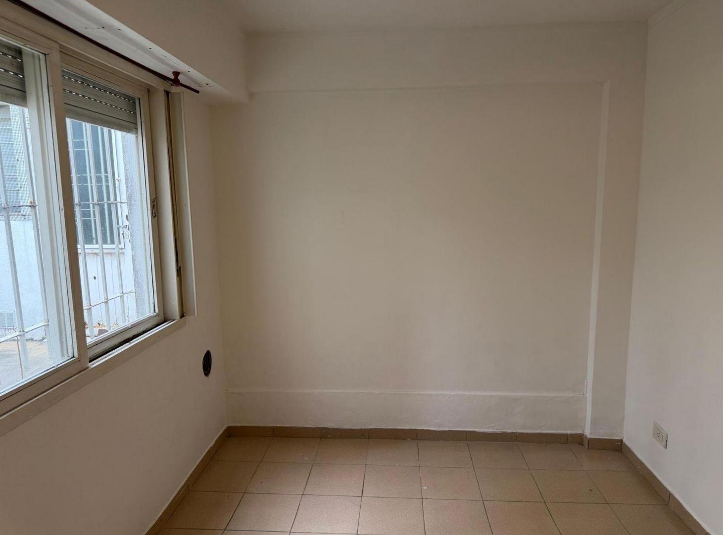 Foto de PH de 2 Dormitorios en Venta en La Plata Patio, imagen 5