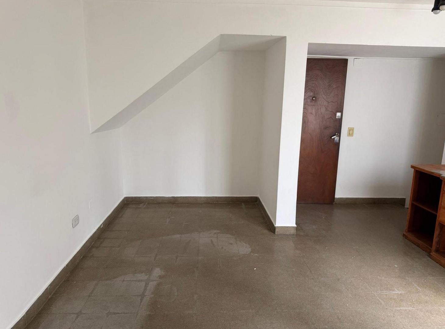 Foto de PH de 2 Dormitorios en Venta en La Plata Patio, imagen 1