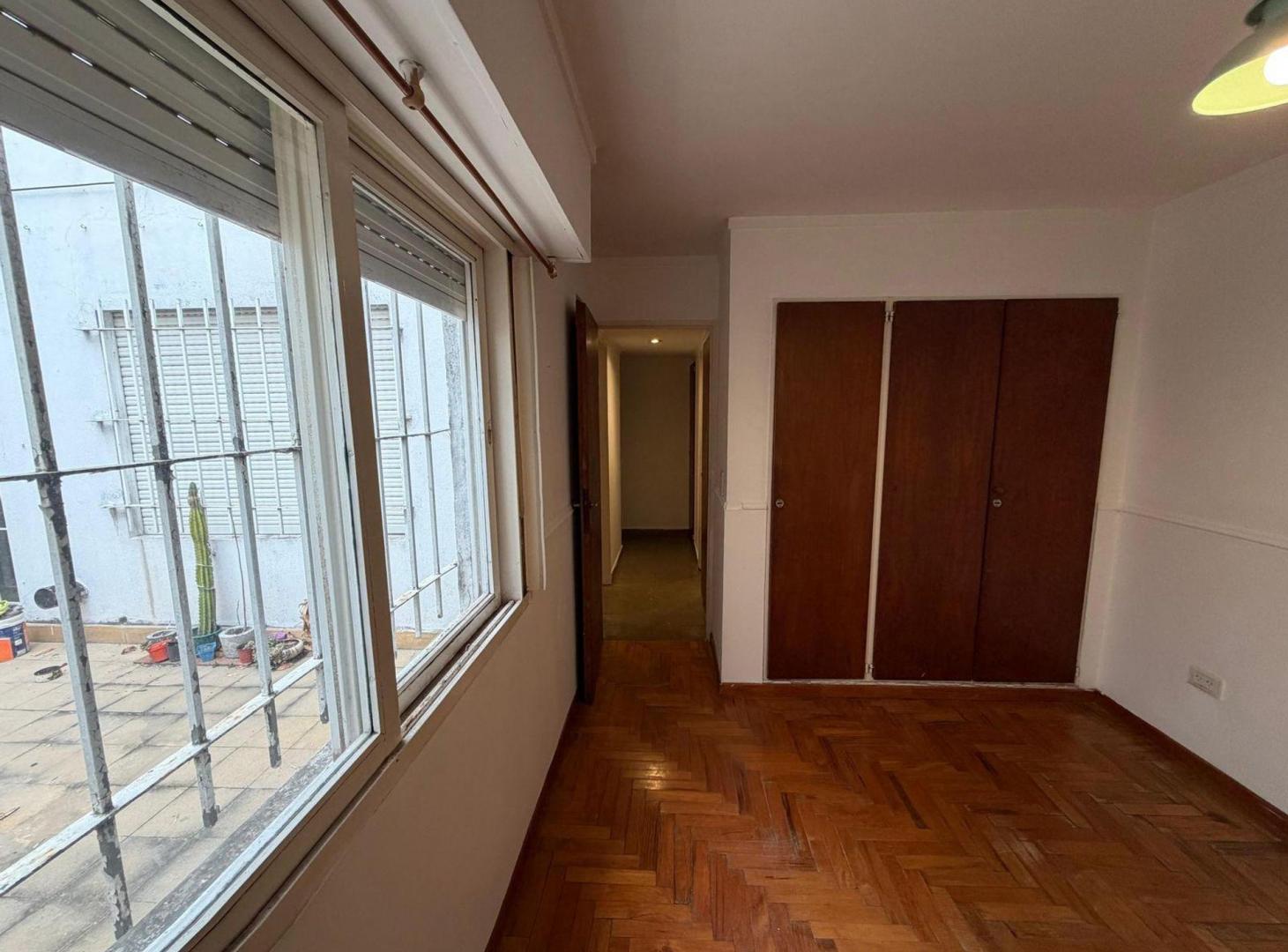 Foto de PH de 2 Dormitorios en Venta en La Plata Patio, imagen 2