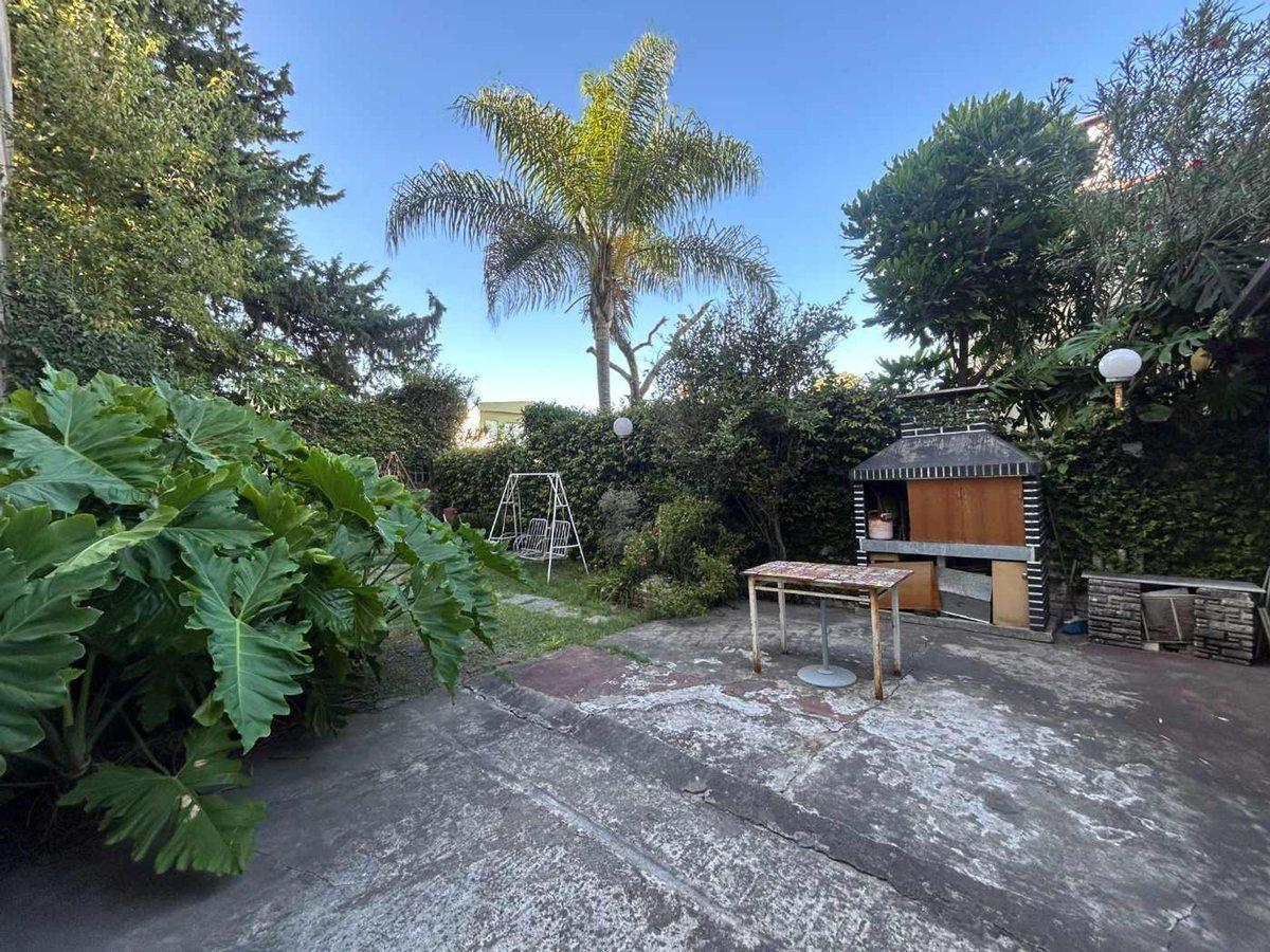 Foto de CASA 4 DORMITORIOS EN VENTA LA PLATA CON JARDIN, imagen 3
