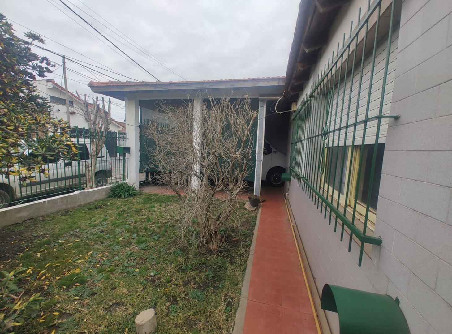 Foto de CASA EN VENTA 3 DORMITORIOS EN BARRIO MONASTERIO, imagen 2