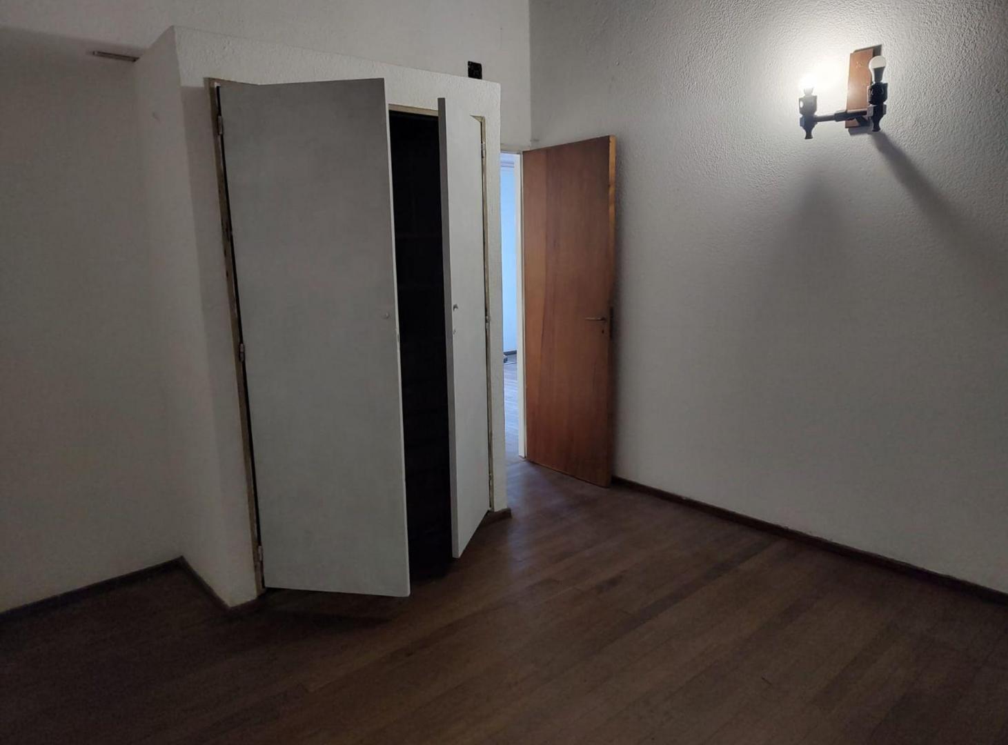 Foto de CASA EN VENTA 3 DORMITORIOS EN BARRIO MONASTERIO, imagen 3