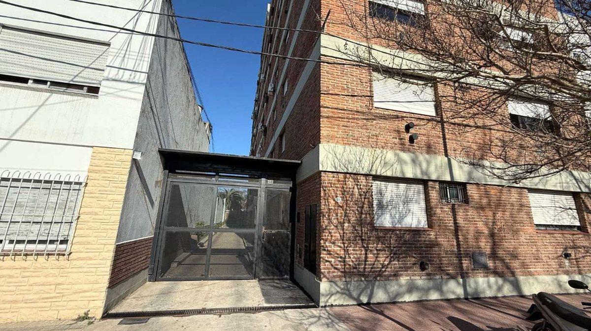 Foto de Cochera en venta en La Plata portón automatizado, imagen 2