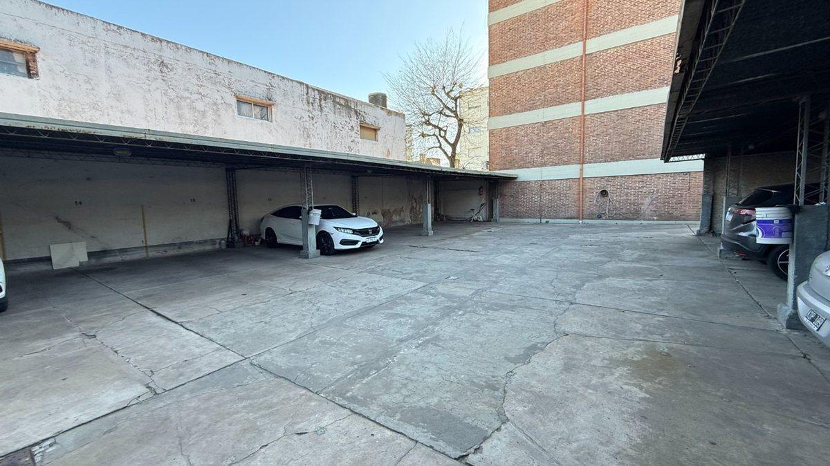 Foto de Cochera en venta en La Plata portón automatizado, imagen 3