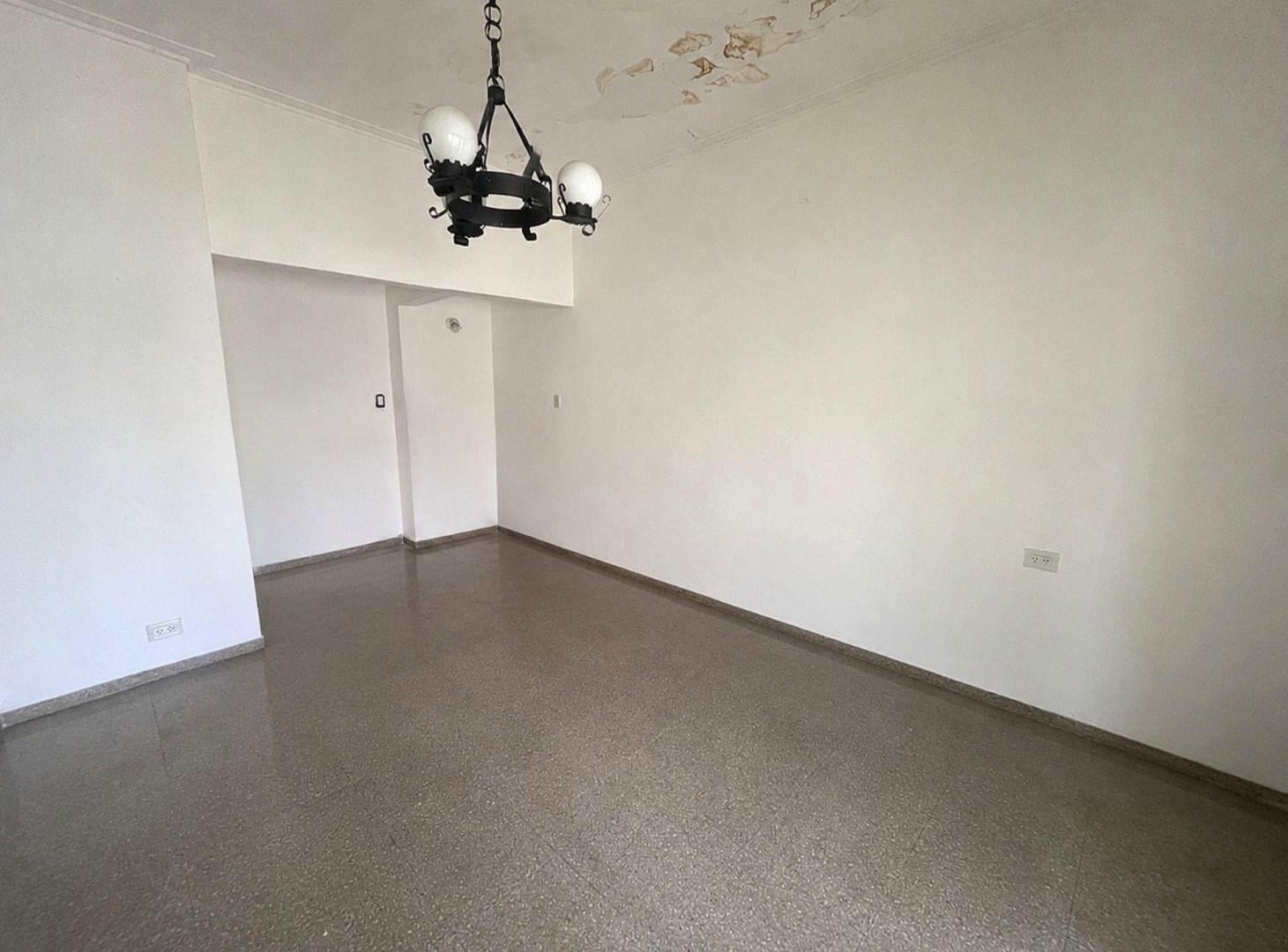 Foto de CASA 1 DORMTORIO VENTA EN LA PLATA GARAGE Y PATIO, imagen 4