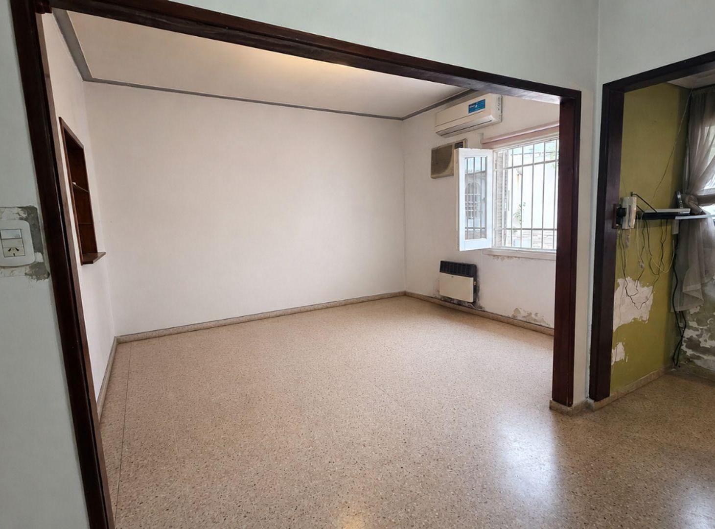 Foto de CASA 1 DORMTORIO VENTA EN LA PLATA GARAGE Y PATIO, imagen 3