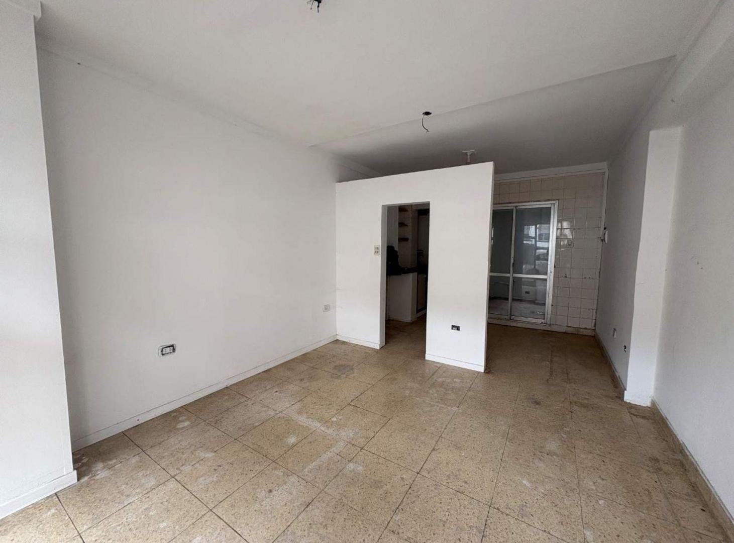 Foto de Local en venta en La Plata centro sobre calle 8, imagen 2