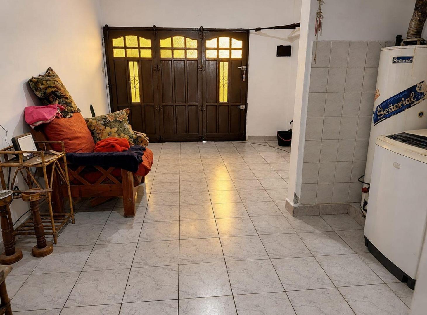 CASA 2 DORMITORIOS EN VENTA PATIO EN LOS HORNOS