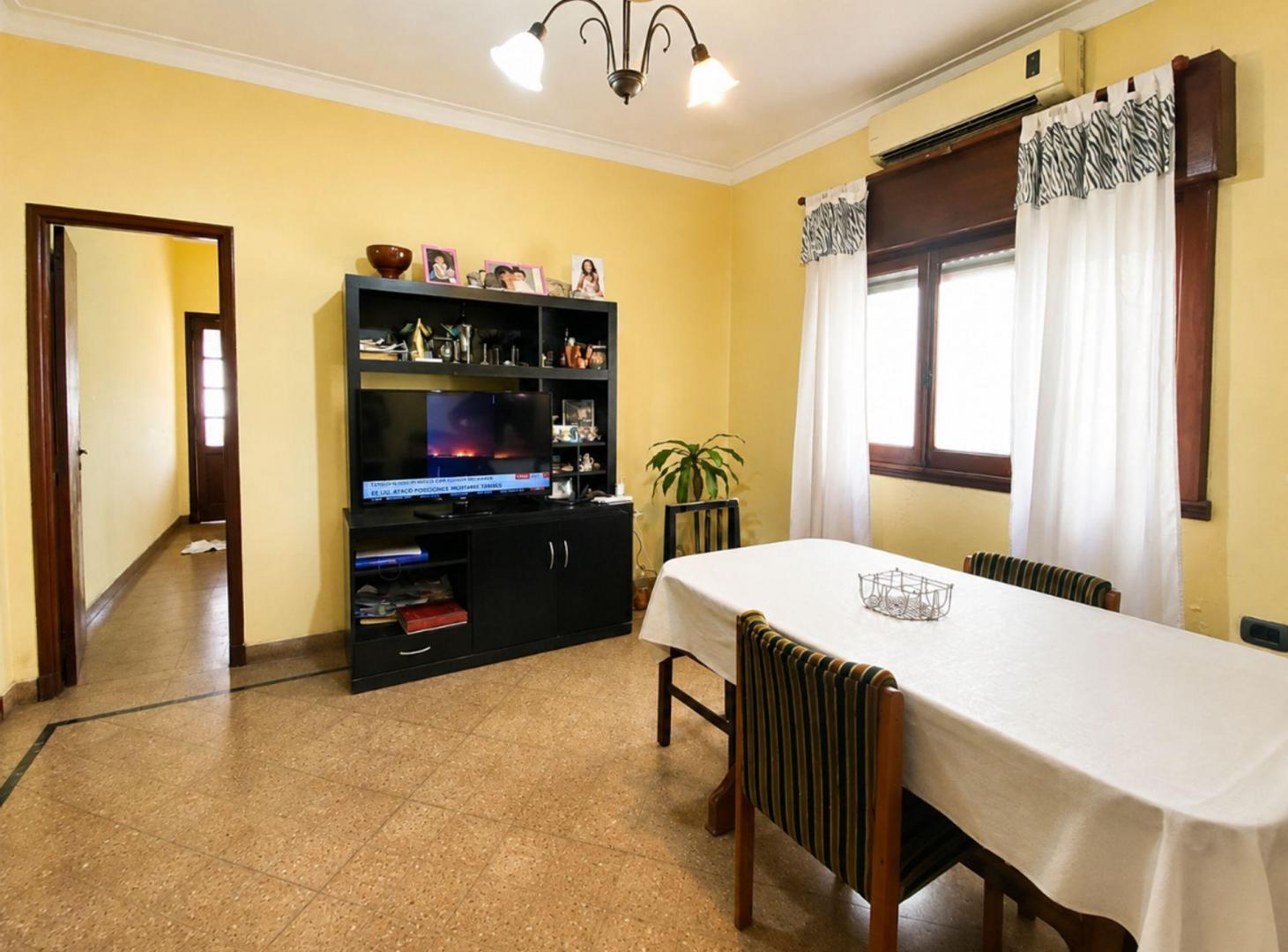 Foto de Casa 4 dormitorios en venta en Berisso con cochera, imagen 1