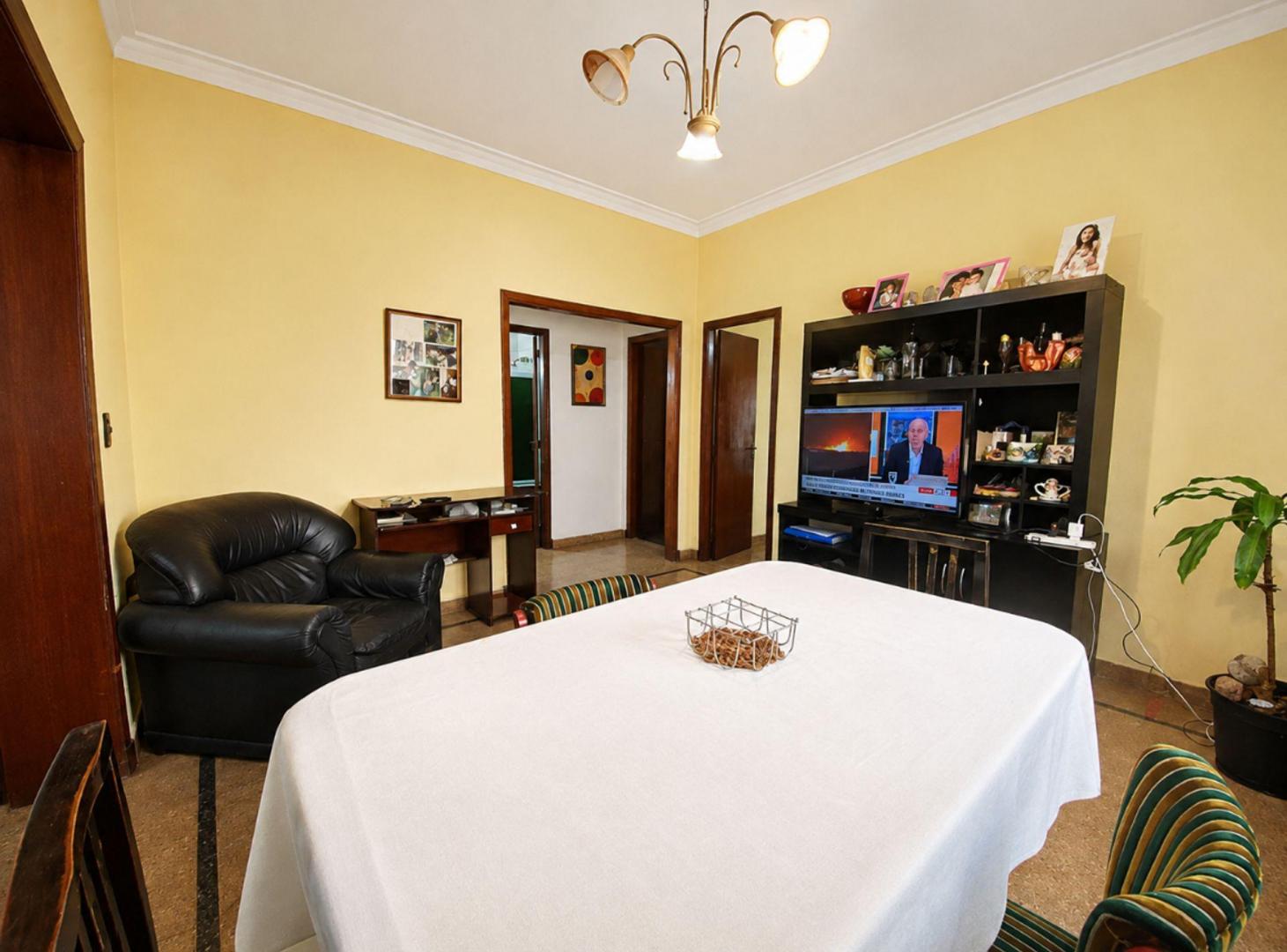 Foto de Casa 4 dormitorios en venta en Berisso con cochera, imagen 2