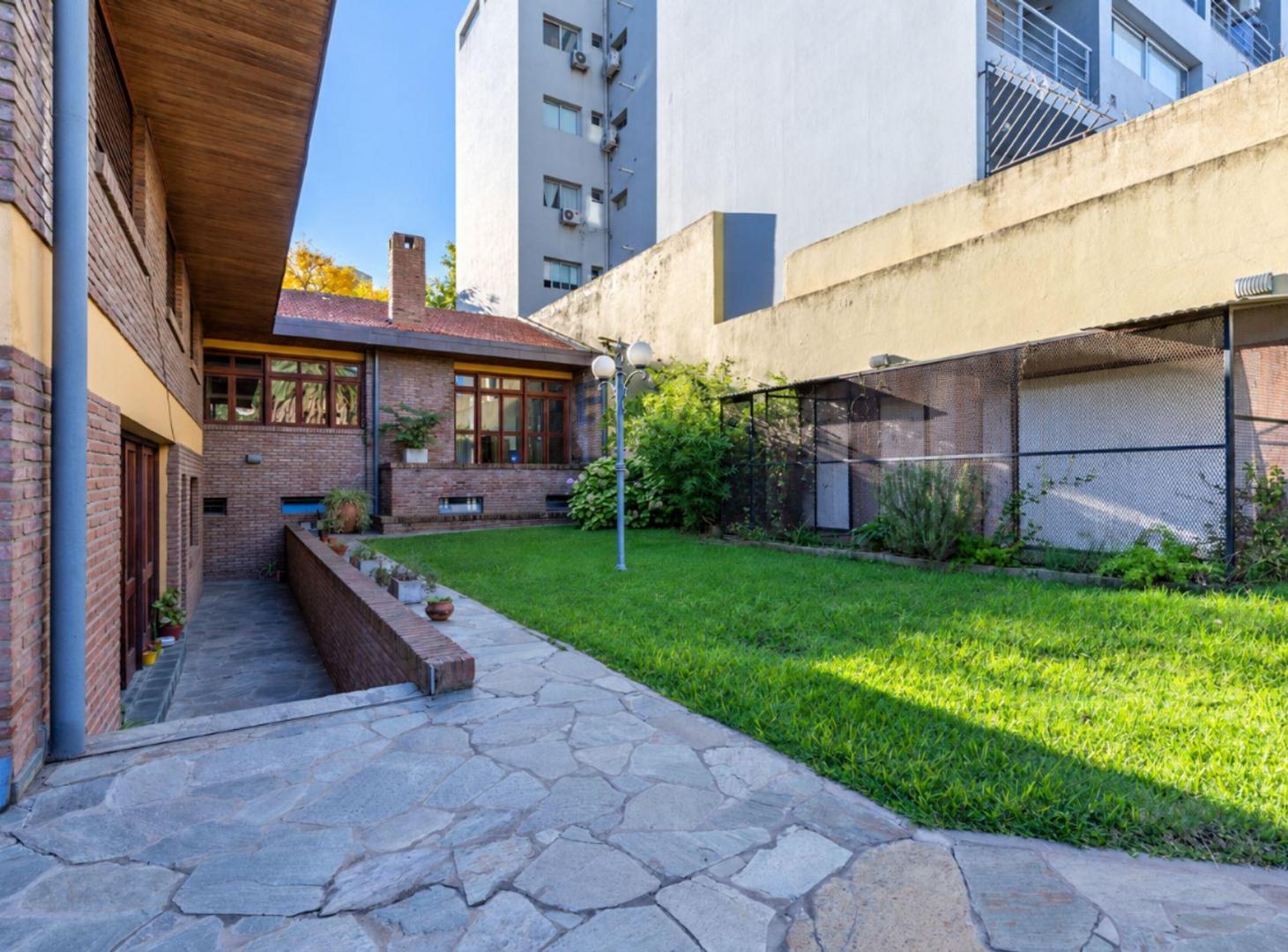 Foto de Casa 4 Dormitorios Venta La Plata Cochera y Pileta, imagen 5