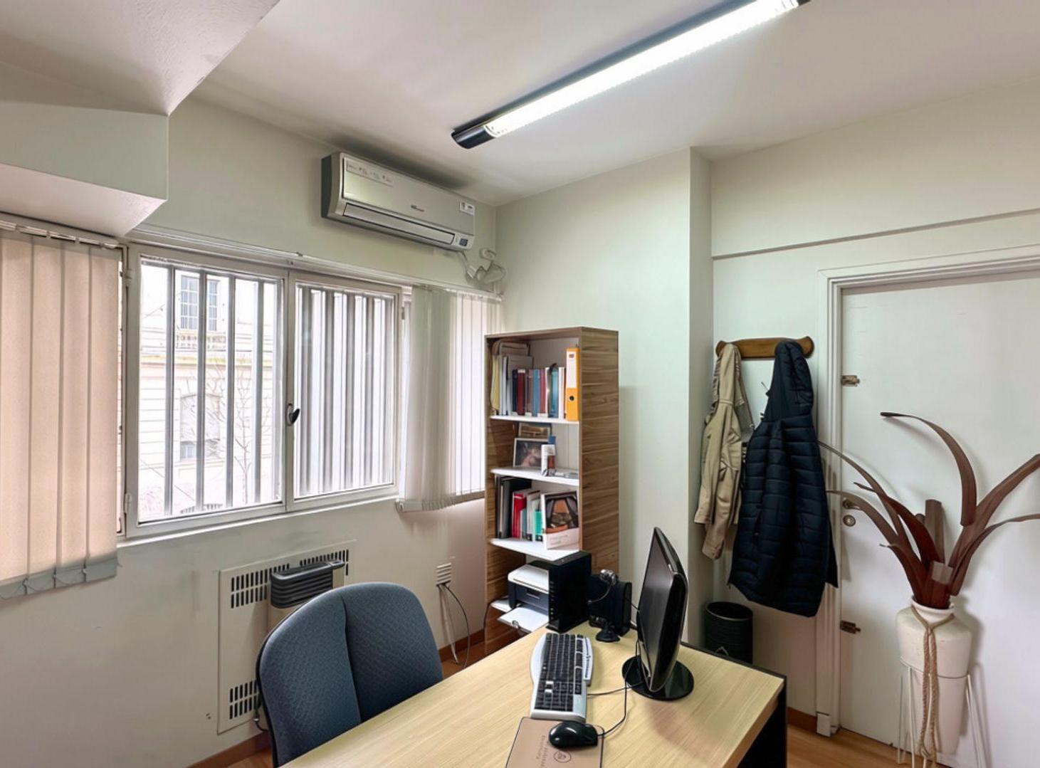 Foto de Oficina en venta en La Plata con baño privado, imagen 3