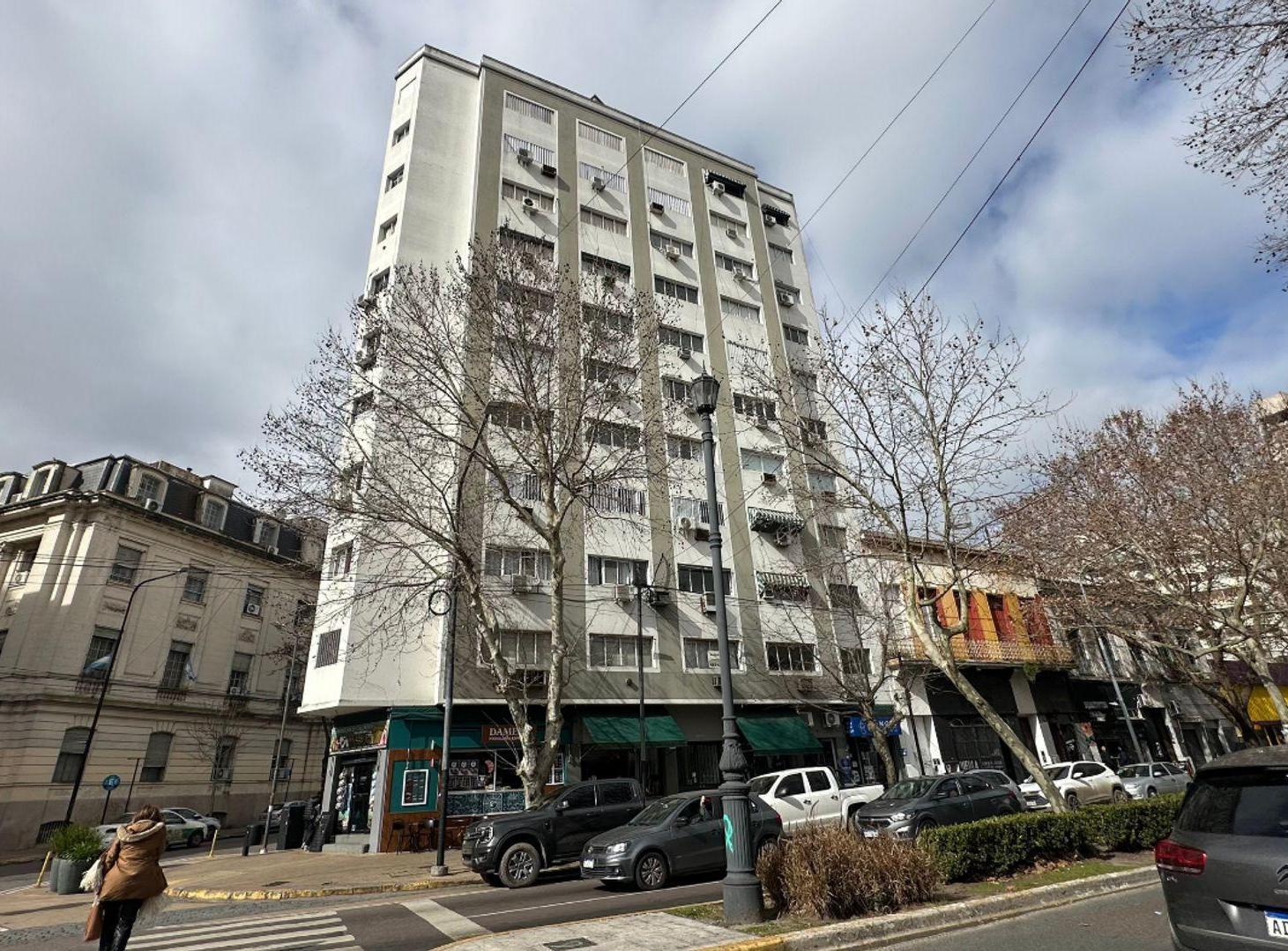Foto de Oficina en venta en La Plata con baño privado, imagen 1