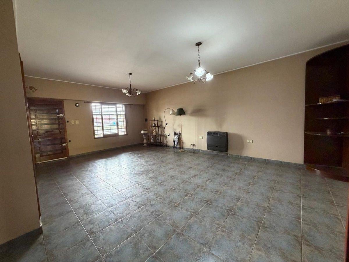 Foto de Casa 2 dormitorios en venta en La Plata con patio, imagen 3