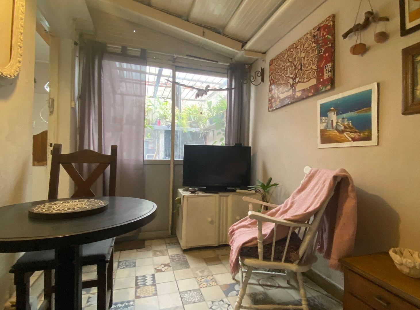 Foto de PH 1 dormitorio en Venta en La Plata Patio, imagen 2