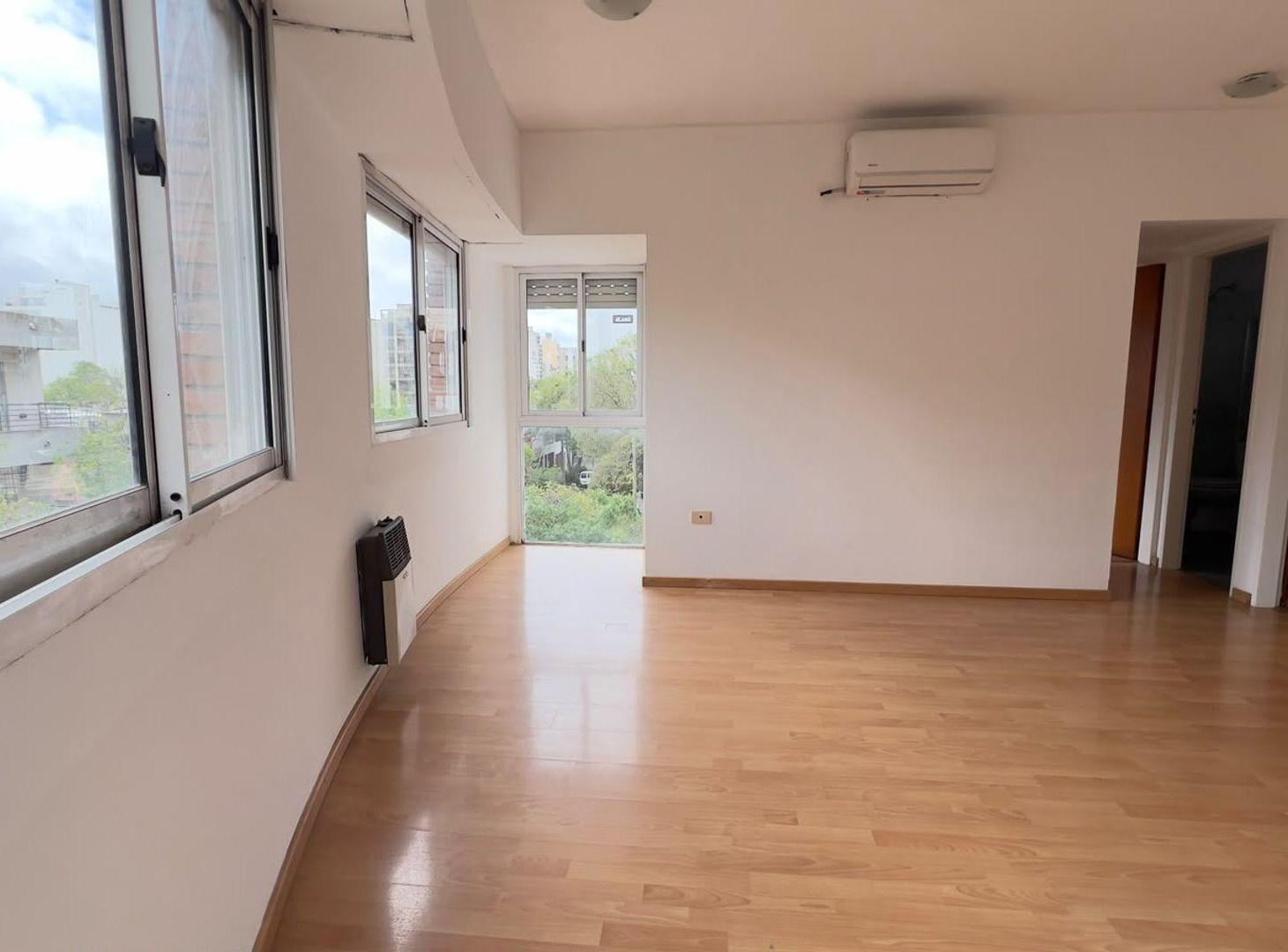 Foto de DEPARTAMENTO 1 DORMITORIO EN ALQUILER COCHERA, imagen 3