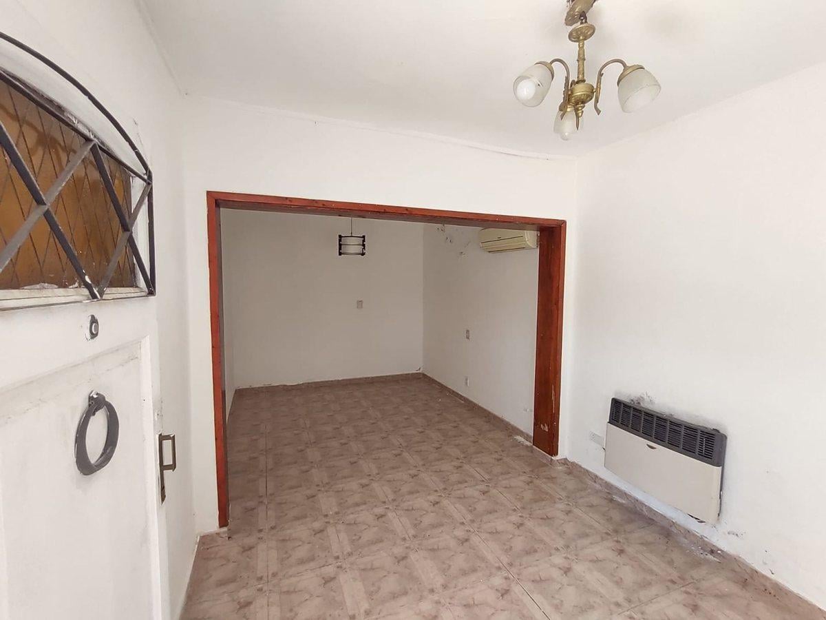 Foto de Casa 1 dormitorio en venta en Los Hornos con dpto, imagen 1
