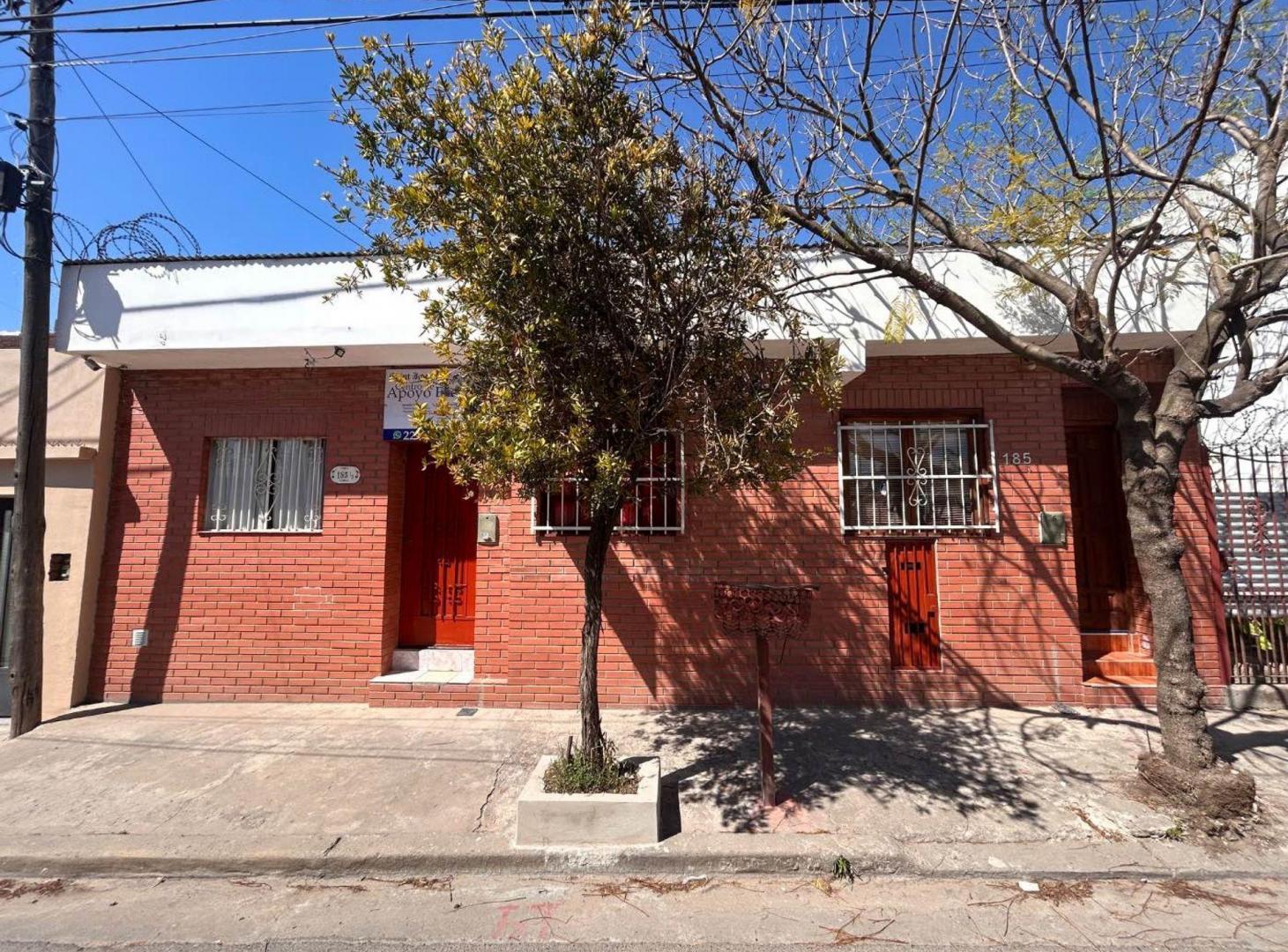 Foto de CASA EN VENTA 3 DORMITORIOS CON PATIO Y DEPTO, imagen 2