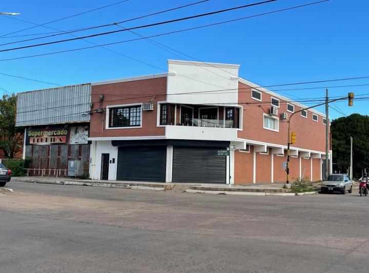Gran local comercial en alquiler 1