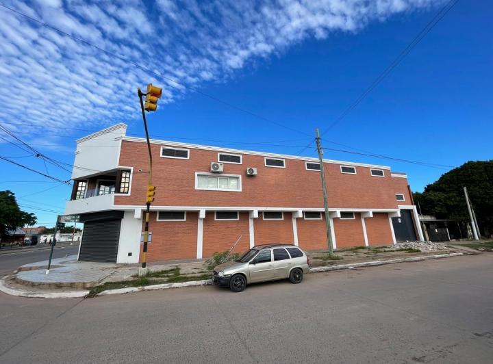 Gran local comercial en alquiler 3