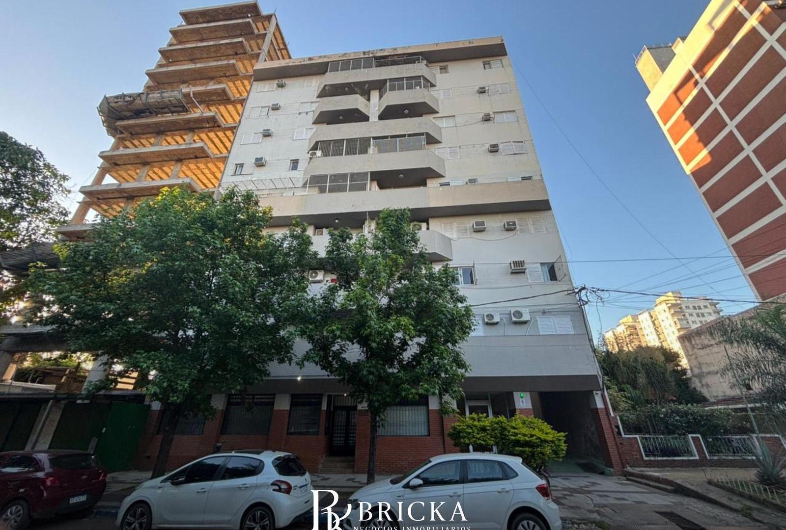 Departamento sobre Av. Avalos