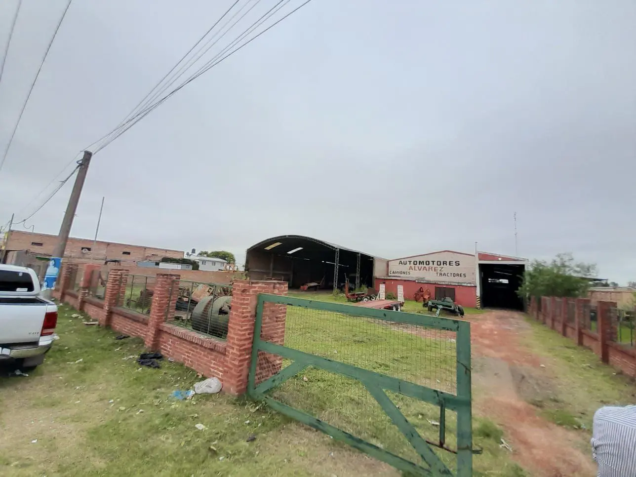 Galpón 17x50 con Terreno 17x100 en Av. Alvear al 3055 2