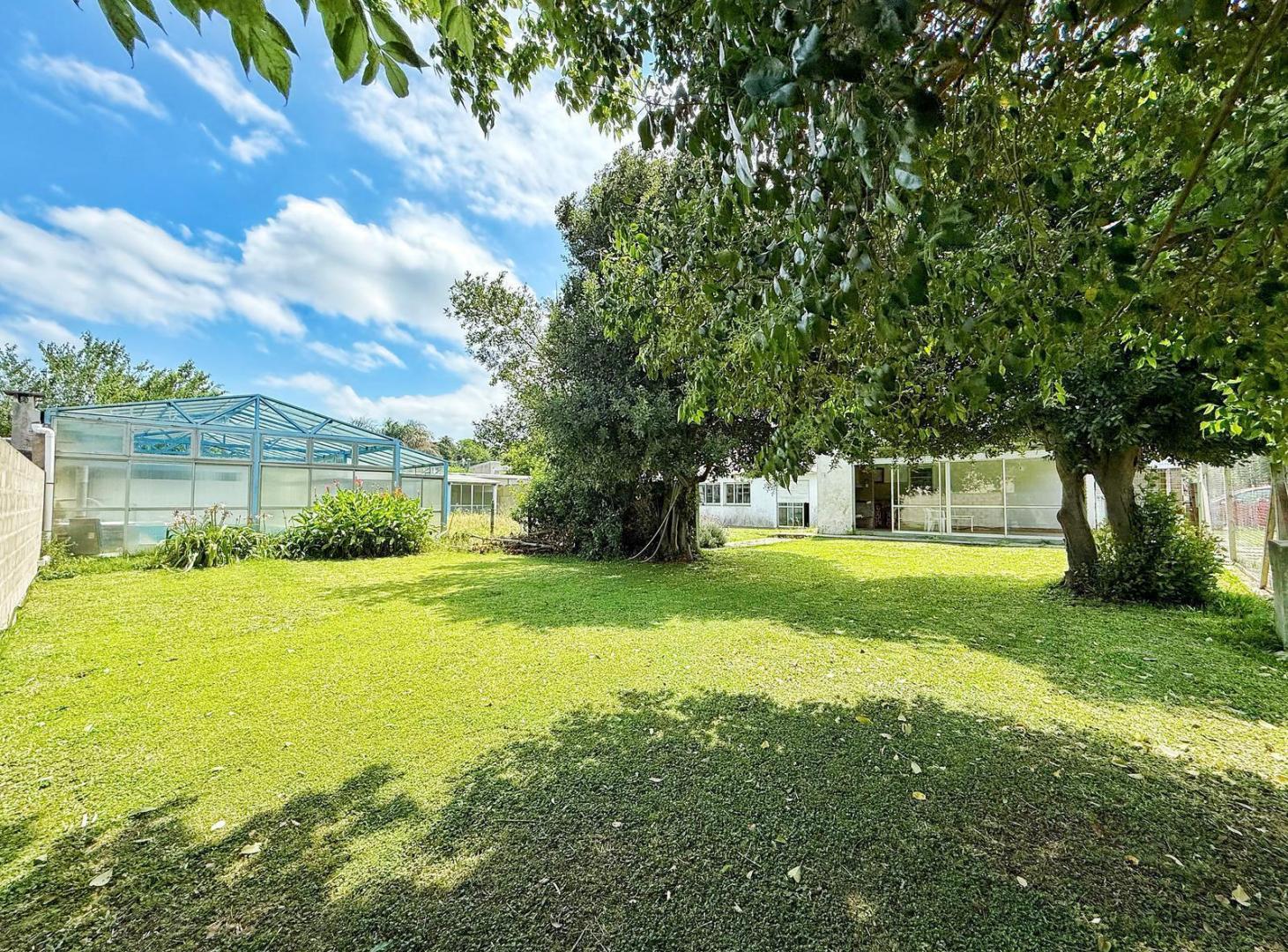 Foto de Casa-Lote-Pileta cubierta, imagen 2