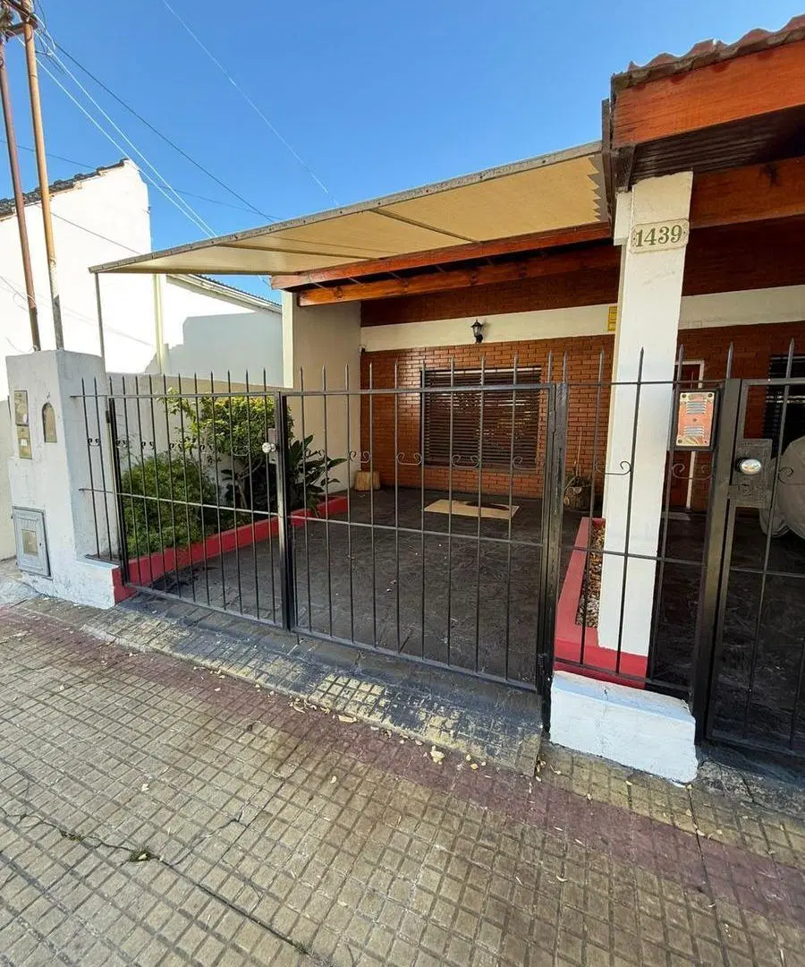 Casa en Venta en La Plata de 3 tres dormitorios y cochera 3