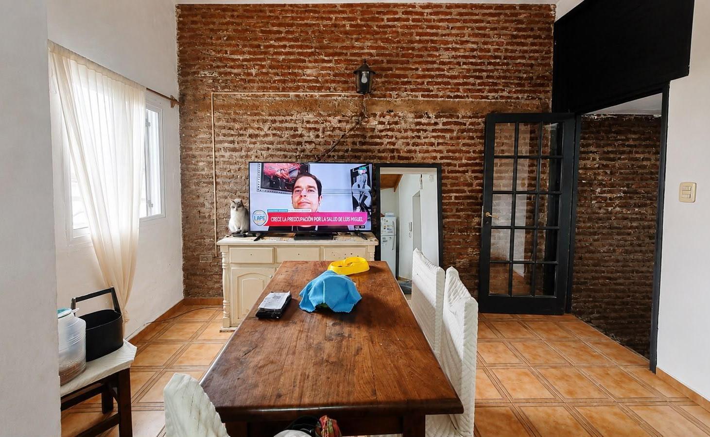 Foto de Departamento de 2 dormitorios y cochera en venta en La Plata, imagen 3