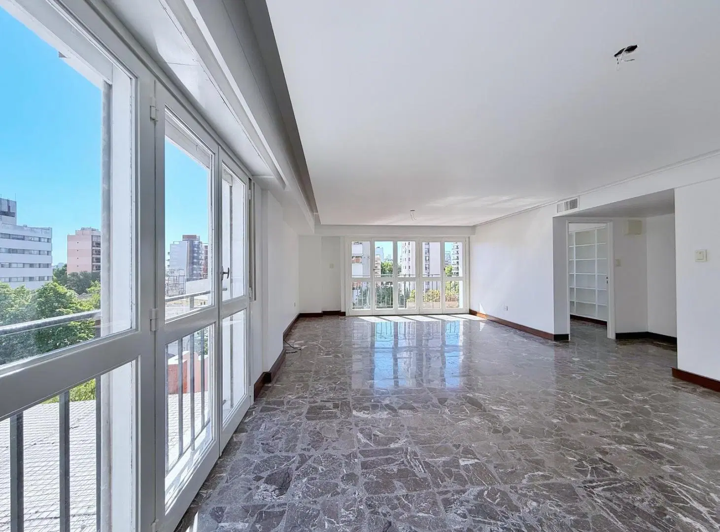 Departamento de 3 dormitorios en venta en La Plata 2