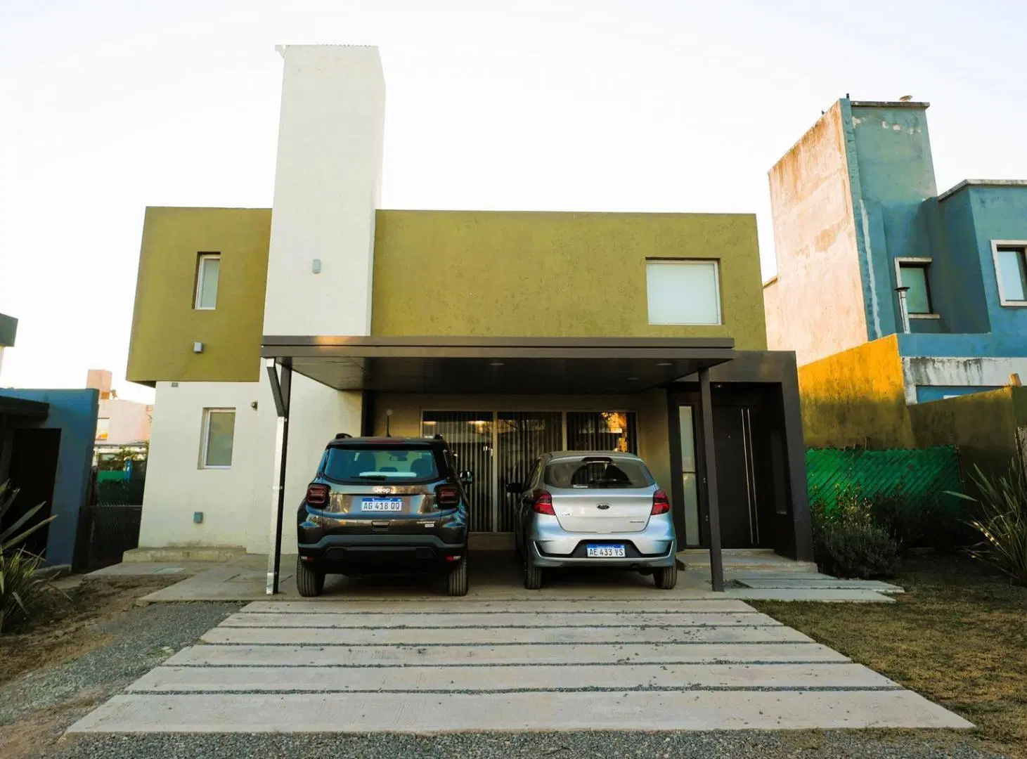 APTO CREDITO !!! MODERNA CASA de 3 DORMITORIOS con pileta!!! Villa Catalina !!! 2