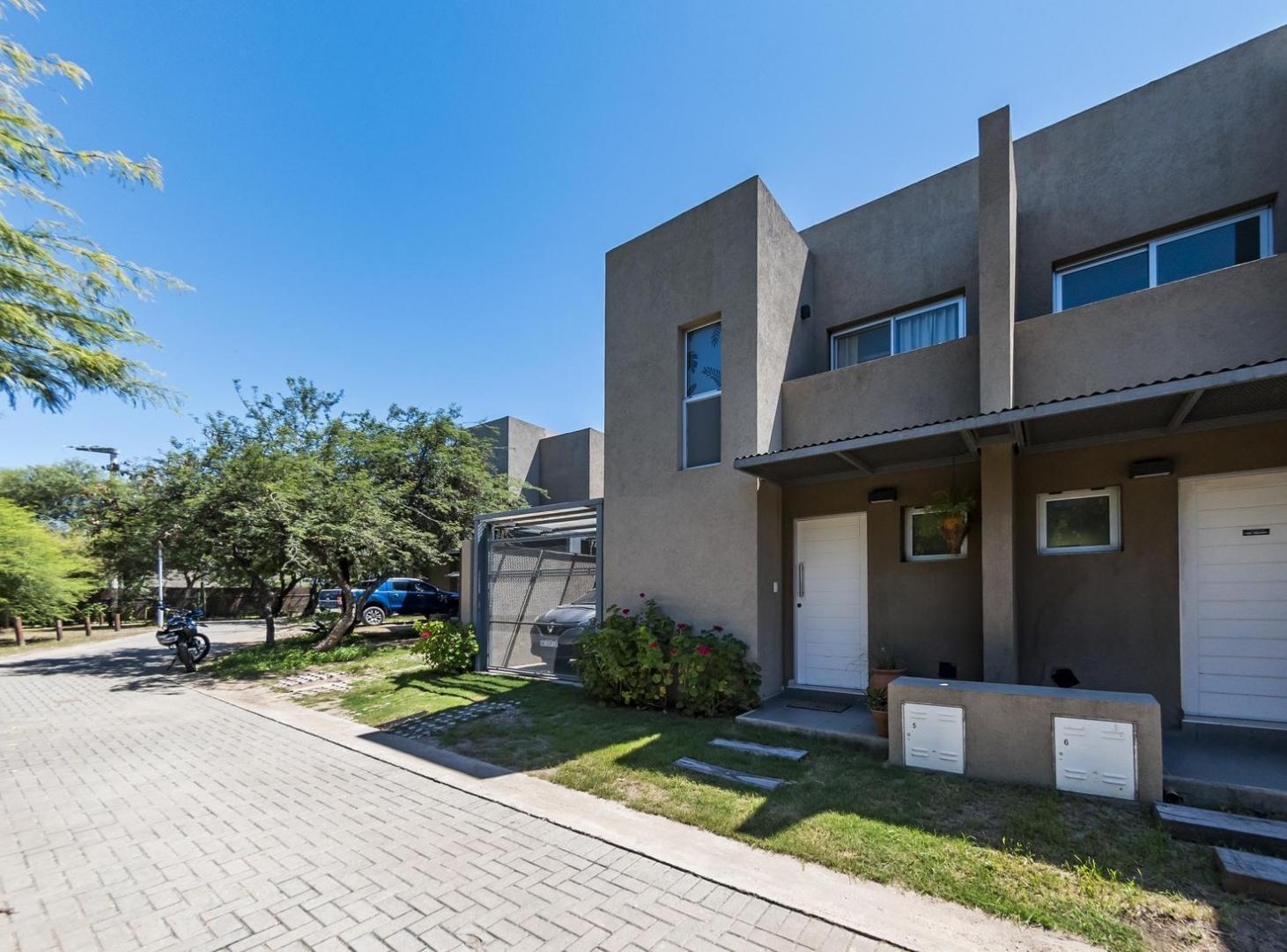 Foto de Vendo duplex impecable en B° Cerrado !!! VIVI en ALTO WARCALDE !!!, imagen 1