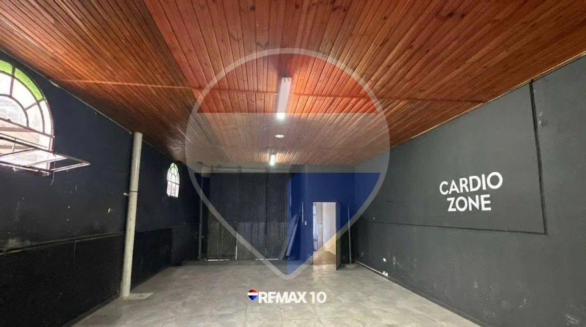 Gran salón con potencial comercial o logístico 2