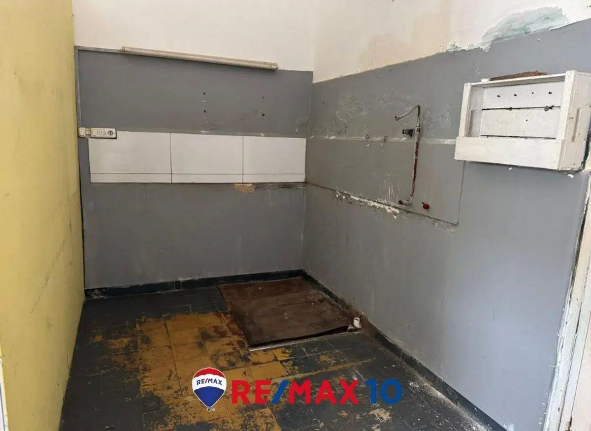 LOCAL COMERCIAL CON EXCELENTE UBIACION 2
