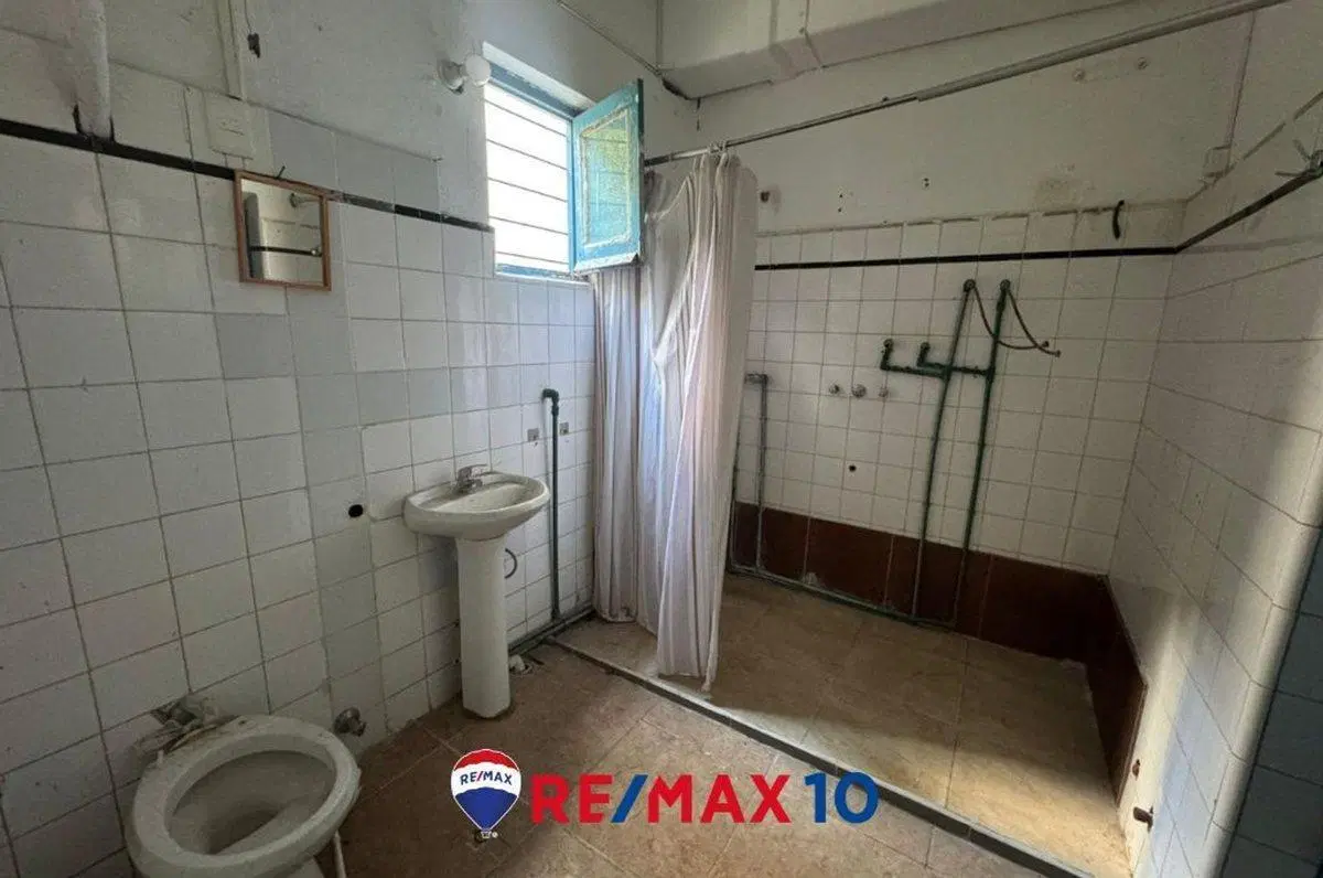 PROPIEDAD CON EXCELENTE POTENCIAL COMERCIAL 2