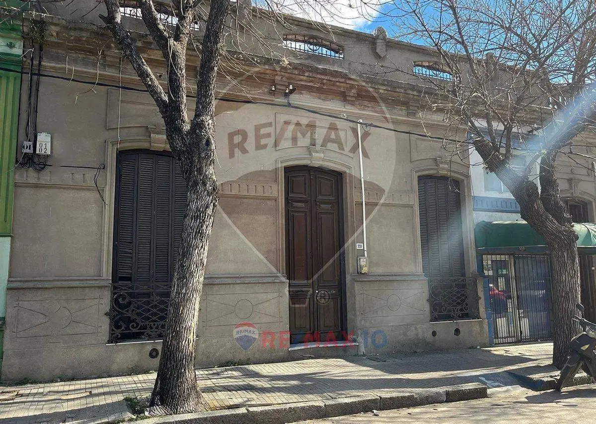 Amplia propiedad ideal para oficina o familia 1