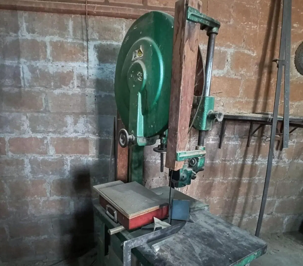 SE ALQUILA TALLER DE CARPINTERIA CON HERRAMIENTAS 5