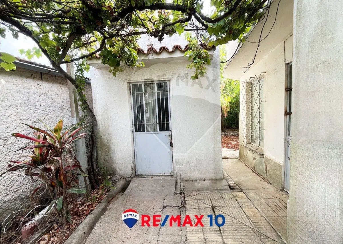 Excelente propiedad a mts de la avda principal 4