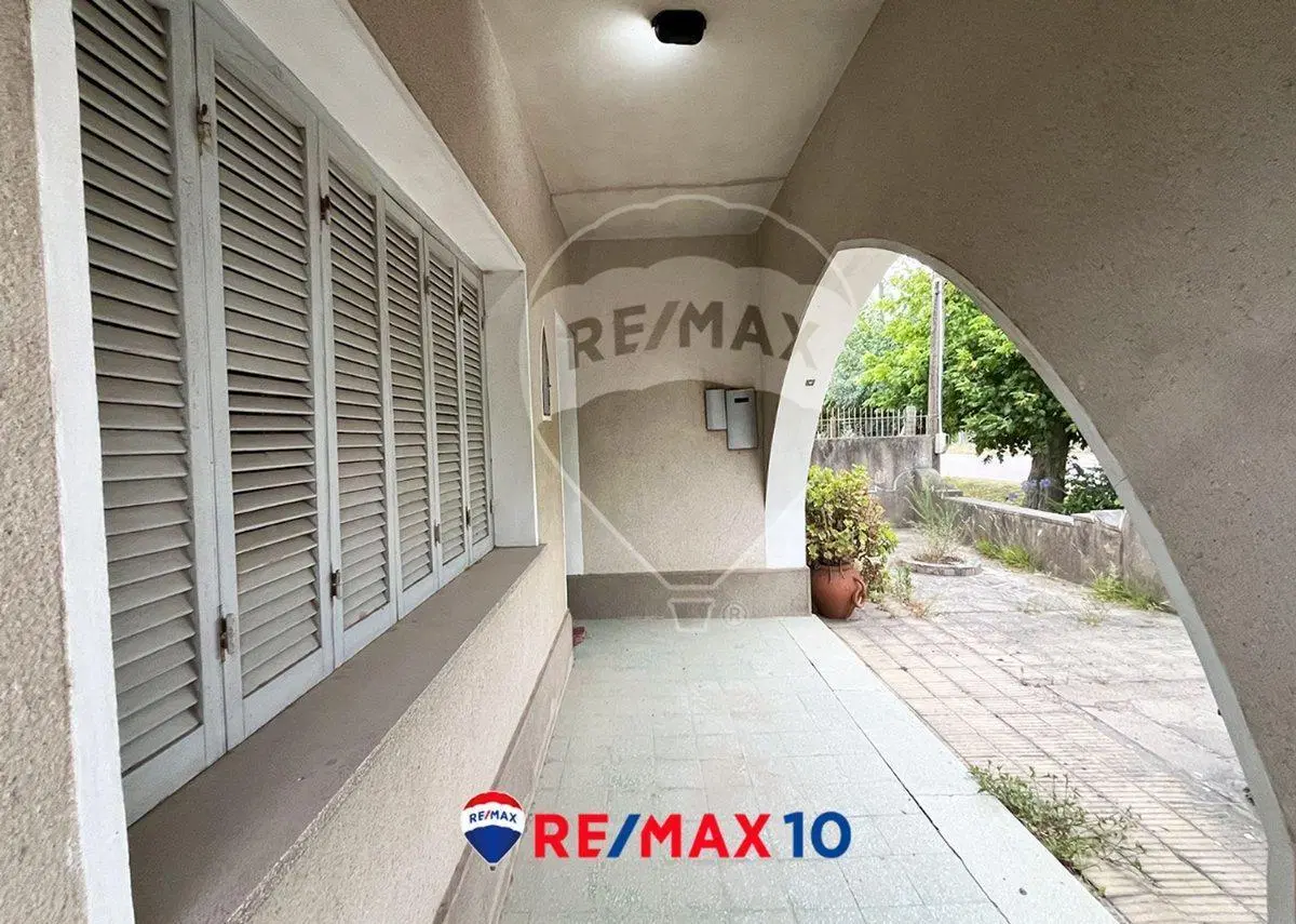 Excelente propiedad a mts de la avda principal 2